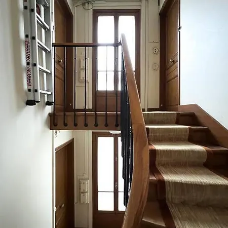 16th Arrondissement Enchanting Nest