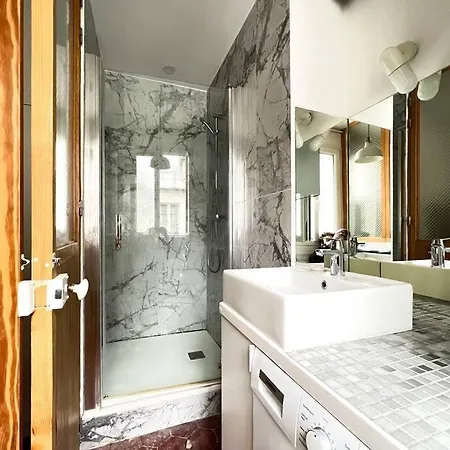 16th Arrondissement Enchanting Nest Apartment *